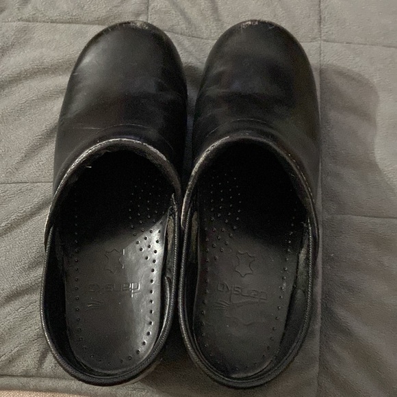 Size 38 Dansko Clogs - Picture 2 of 6